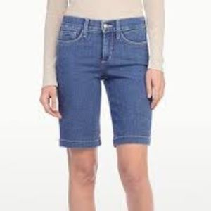 DEBBY SHORT IN PREMIUM LIGHTWEIGHT DENIM 24w